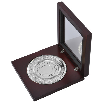 Медаль наградная  "Серебро"; серебристый; 12х12х2,2 см; D=8,7 см; металл, дерево, стекло; лазерная гр